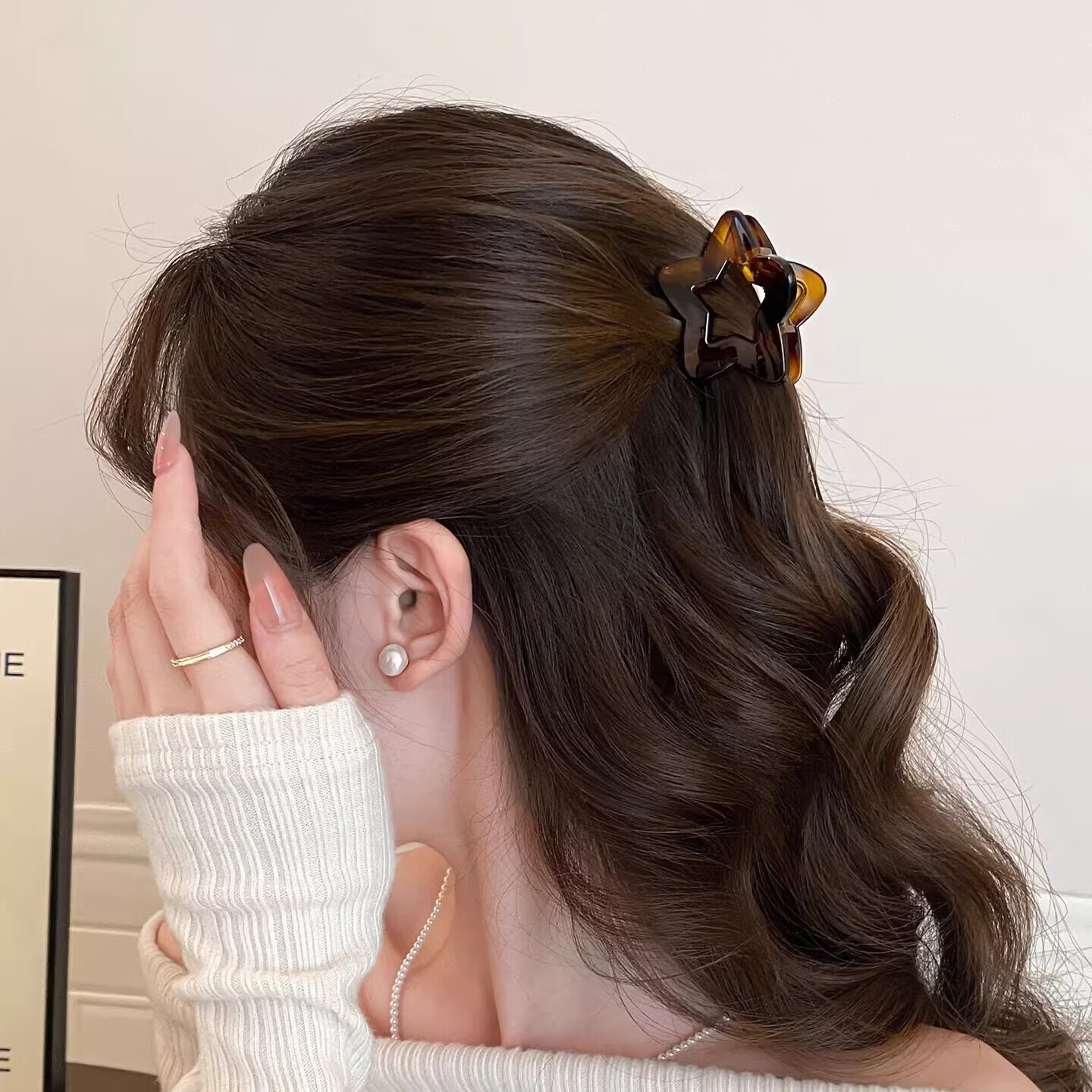 Jinglei Elegant Minimalist Hollow High Ponytail Triangle Claw Clip Shark Hair Clip New Hair Accessory for Women 4
