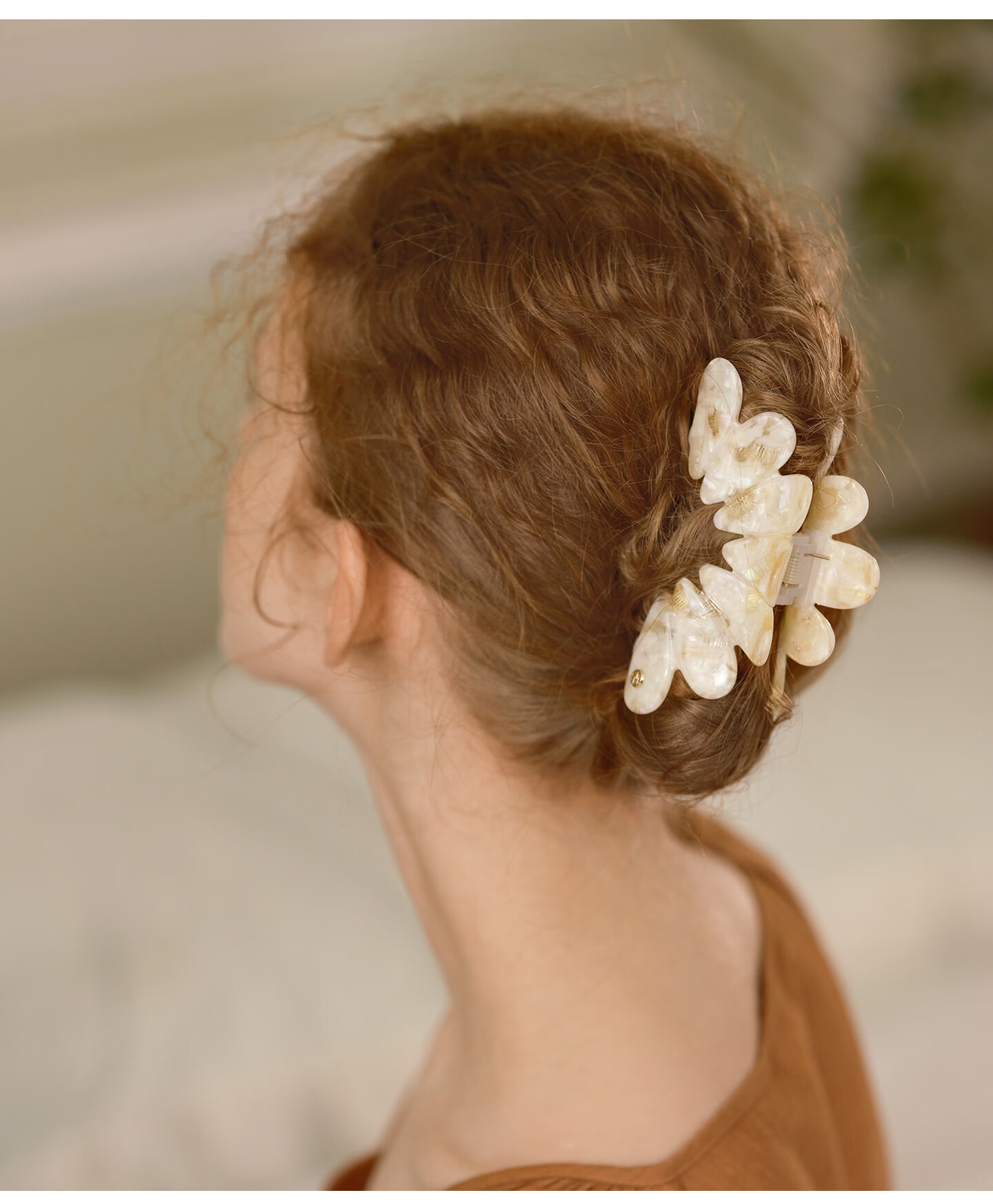 Evita Peroni Petal Hair Claw Summer Half-Up Shark Clip Ins Style Hairpin High-End Hair Clip Shiny Gold White 5
