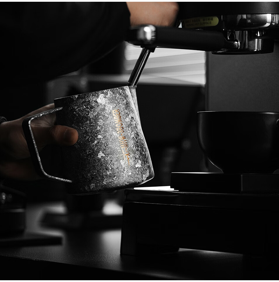 MHW-3BOMBER Bomber Flying Sword Collaboration Pure Titanium Coffee Latte Art Pitcher 600ml Spout Milk Frothing Jug Professional Latte Art Cup 32