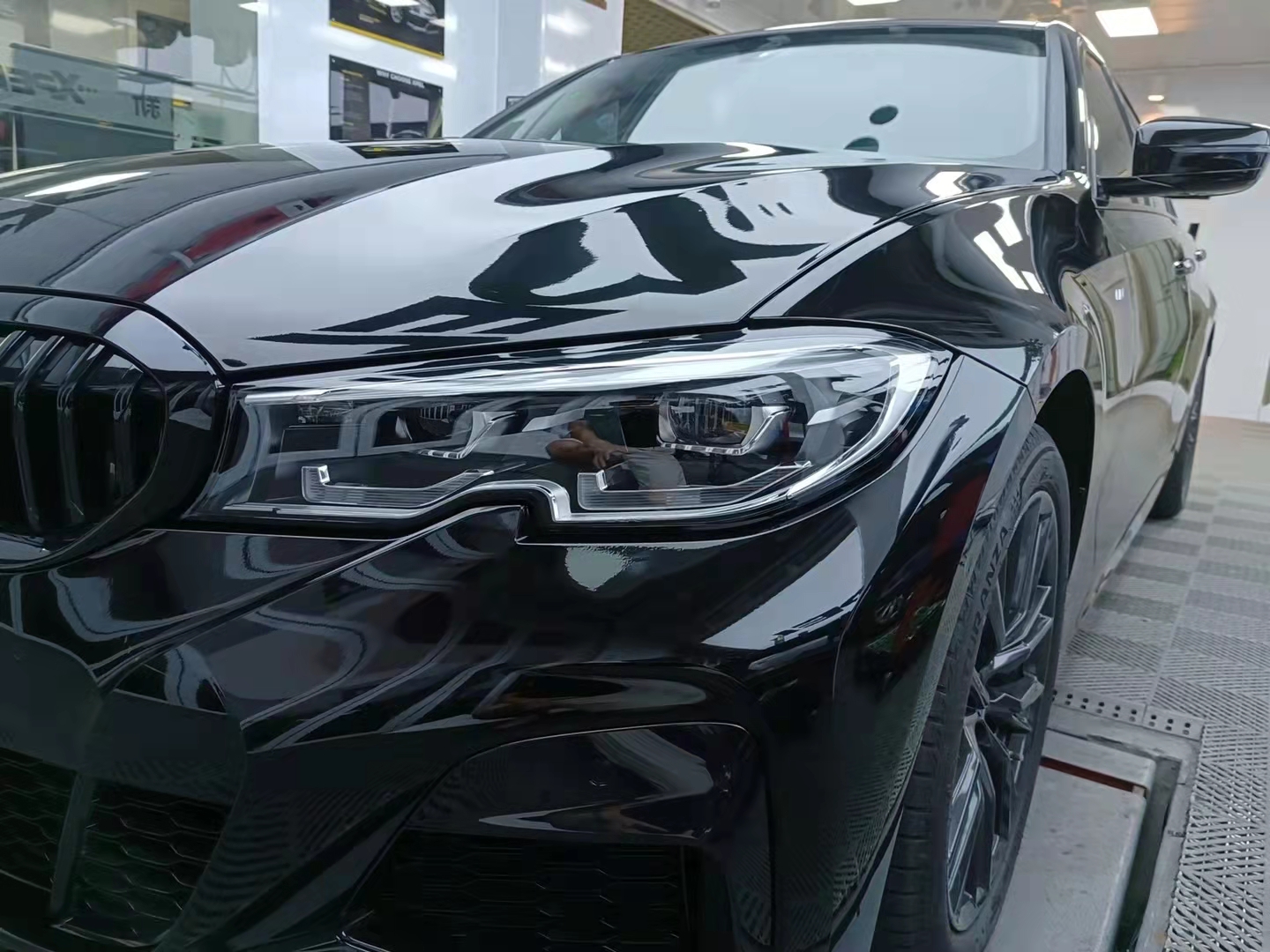 利欧贝利欧贝tpu超亮钢琴黑汽车改色膜亮黑全车改色贴膜漆面车衣保护