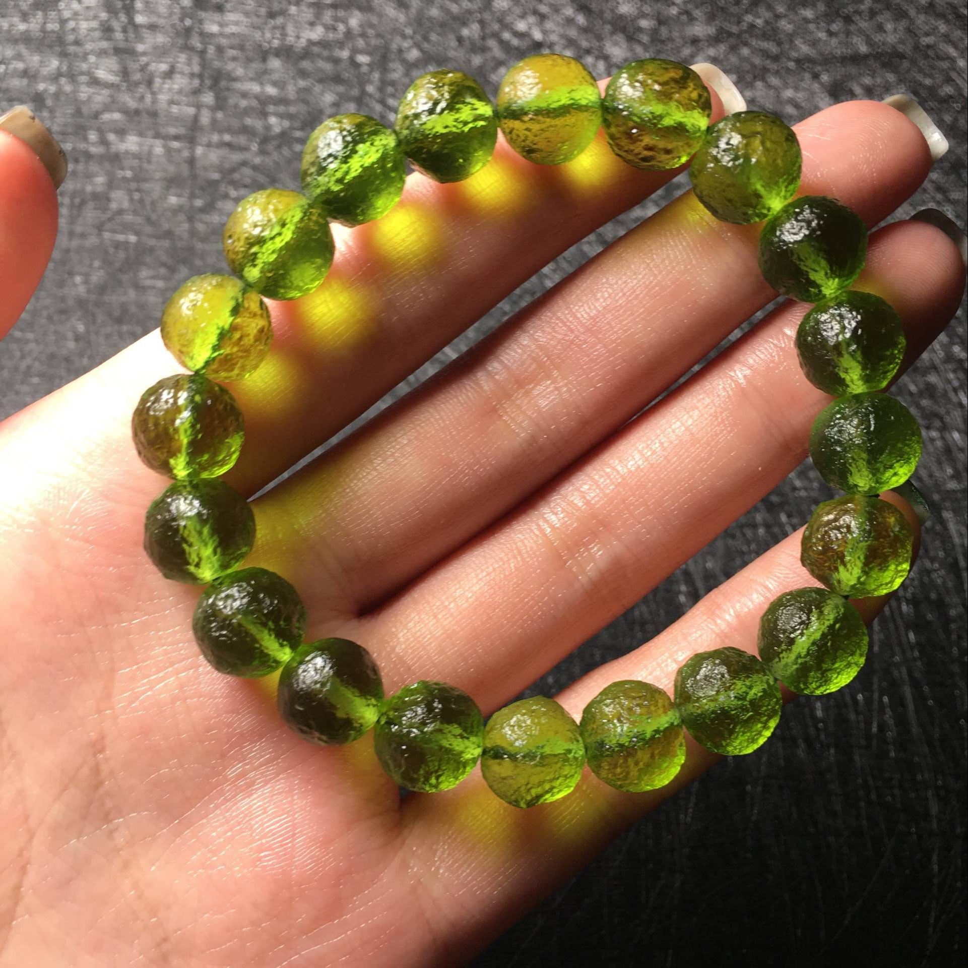 捷克绿陨石随行手串 玻璃陨石手链能量石 消除忧郁症聚财 9mm