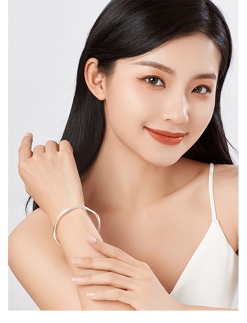 宝庆银楼 足银手镯女士莫比乌斯环999银手镯素圈年轻款时尚手饰送女友