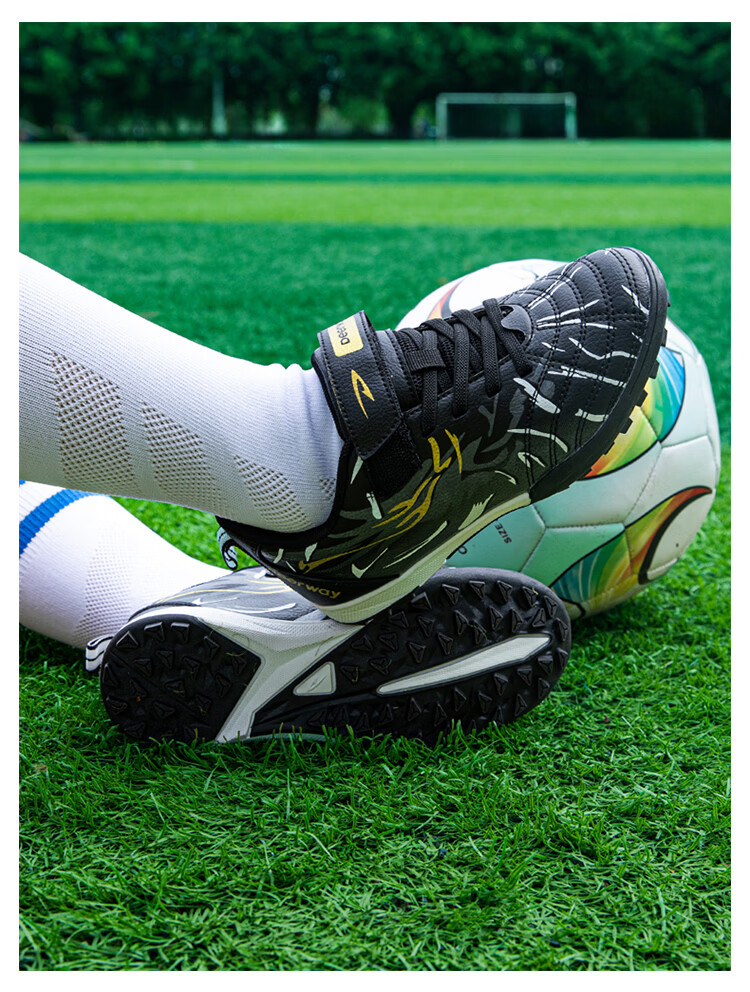 DEERWAY Kids Soccer Shoes TF Turf Studs for Boys Ages 6-12, Youth Training and Match Football Shoes, Fluorescent Green, Size 33 17