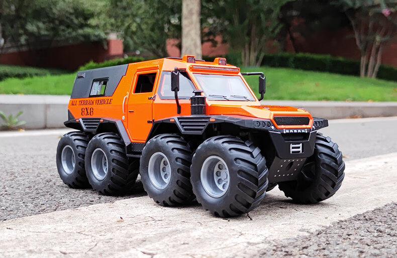 大号金属越野车玩具1:24征服者萨满8x8声音灯光回力合金汽车模型摆件