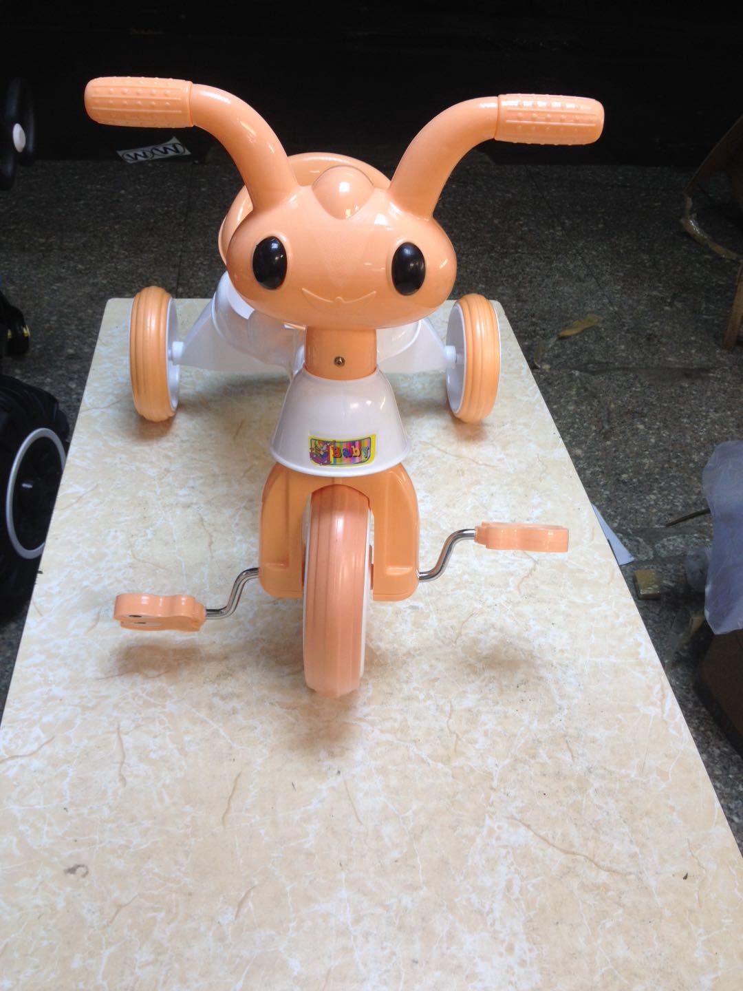 迪士尼 儿童脚踏车小蚂蚁玩具三轮车1-3岁轻踩塑料轻便耐用静音 橙色