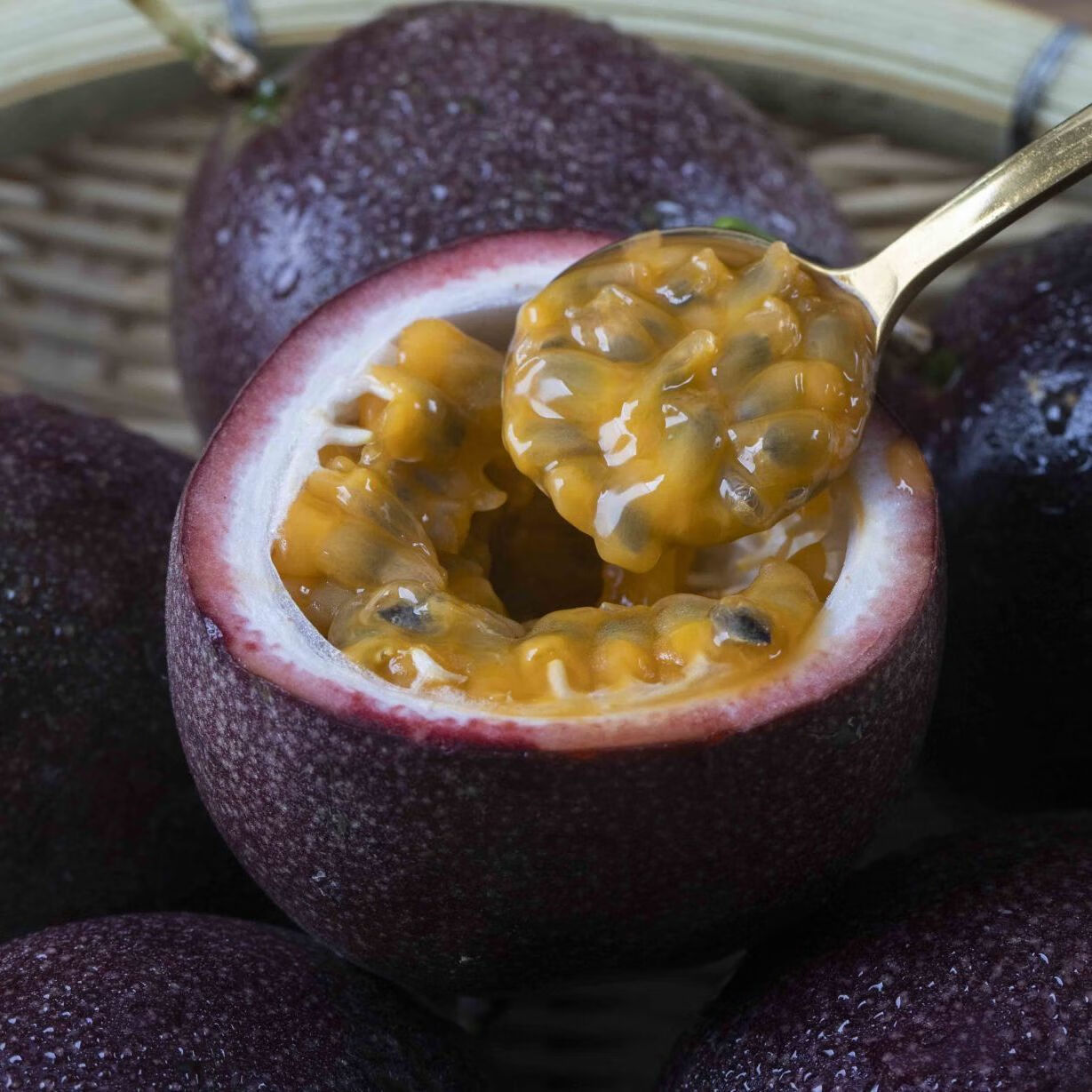 云南高山紫香百香果批发新鲜应季热带水果大果现摘广西网红水果酱精选