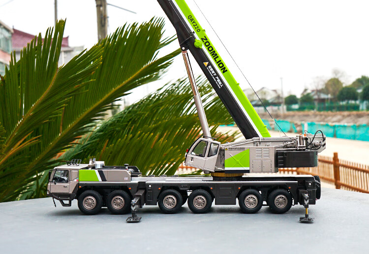 万代中联重科吊车模型吨1:50zoomlionqay220220吨起重机汽车 全新做工