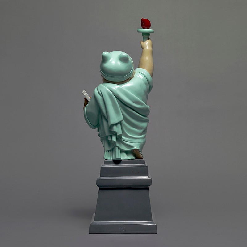 稀奇艺术瞿广慈作品限量版雕塑摆件自由男神设计师版