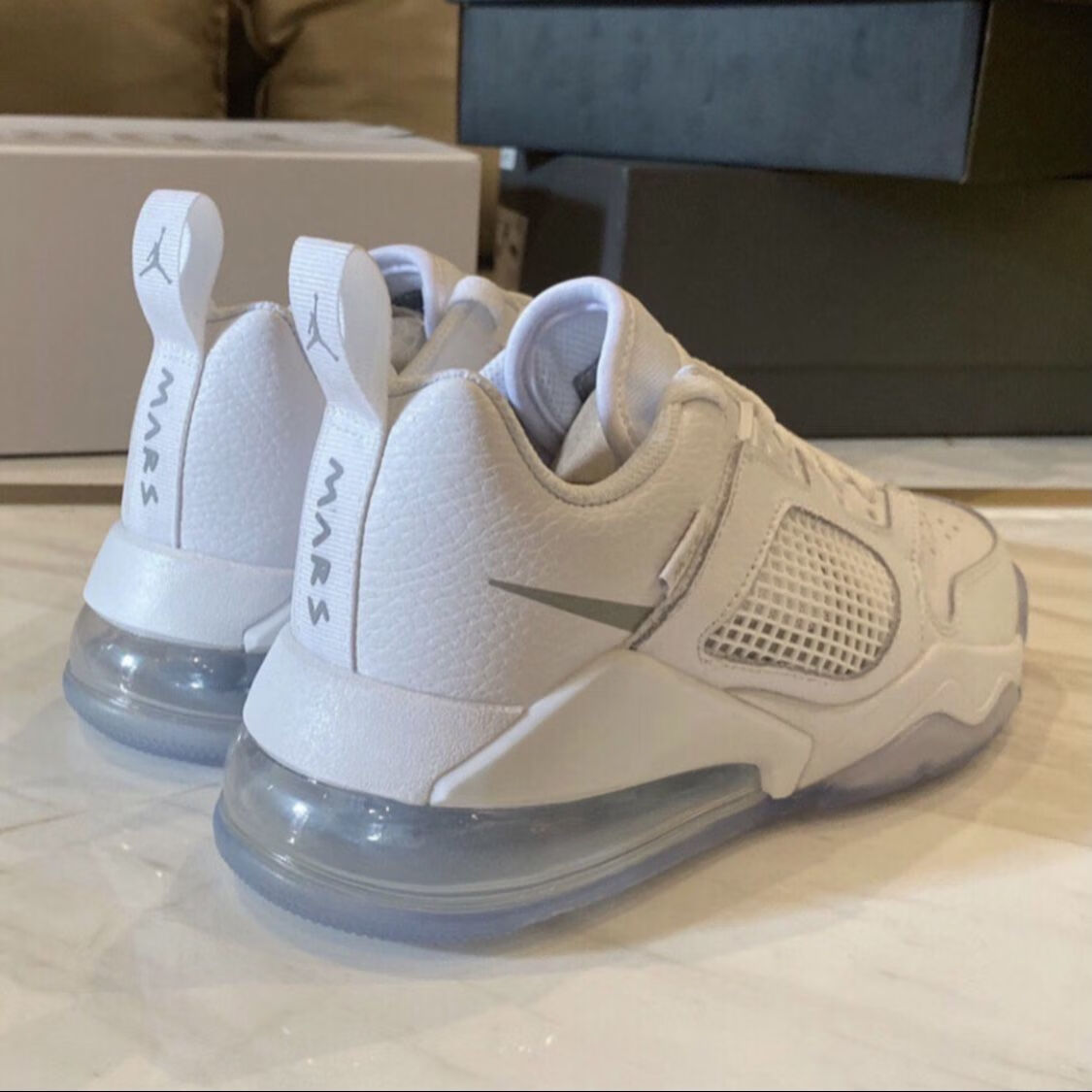 鞋男女气垫高低帮潮流学生运动实战跑步休闲鞋鞋 酒红 aj270(蓝毒)