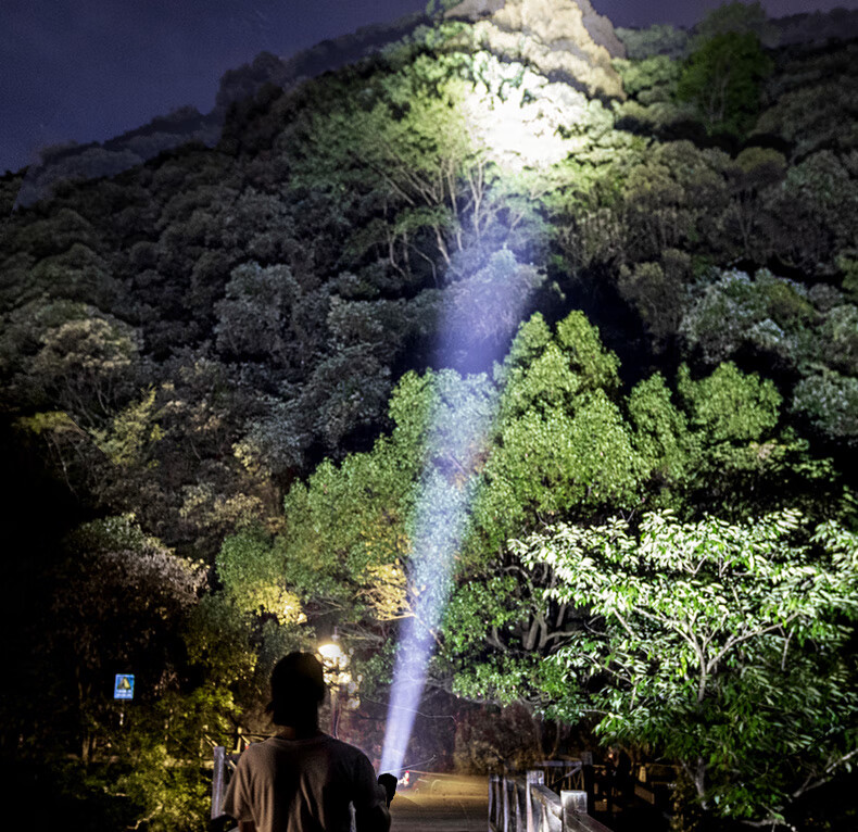 【推选好货】强光手电筒充电远射led家用户外p50灯珠26650锂电池应急