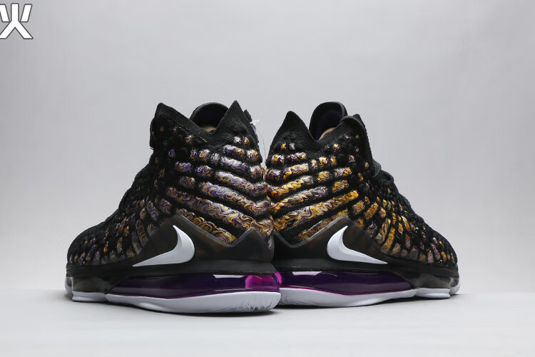 烽火体育 nike lebron xvii lbj17 詹姆斯 黑紫篮球鞋 bq3178 004 bq3