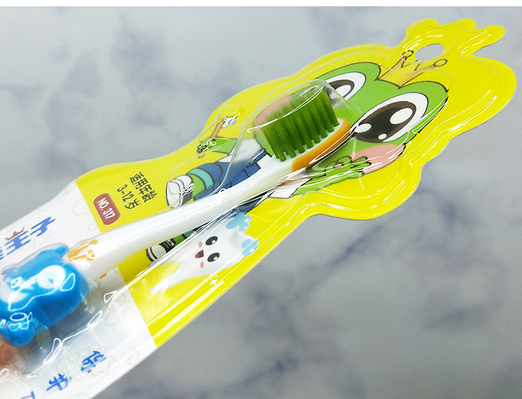 青蛙王子儿童牙刷妙奇蛙柔丝护齿送玩具车3-12岁宝宝软毛牙刷 花色 2