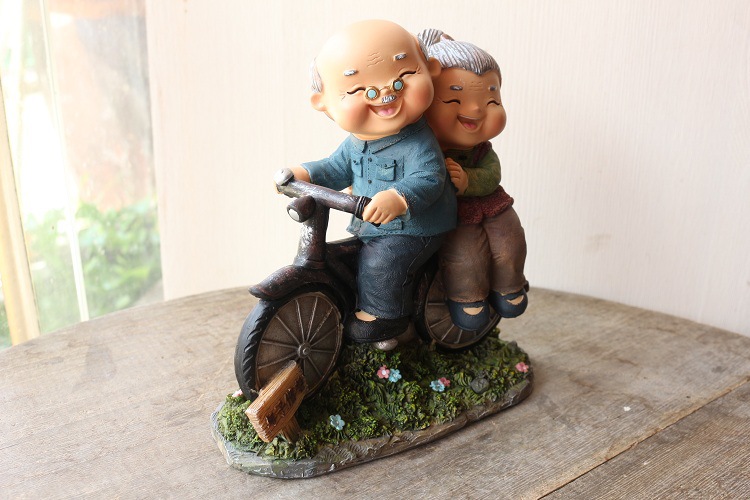 情侣夫妻老头老太太摆件骑车相守相伴家居摆件结婚记念