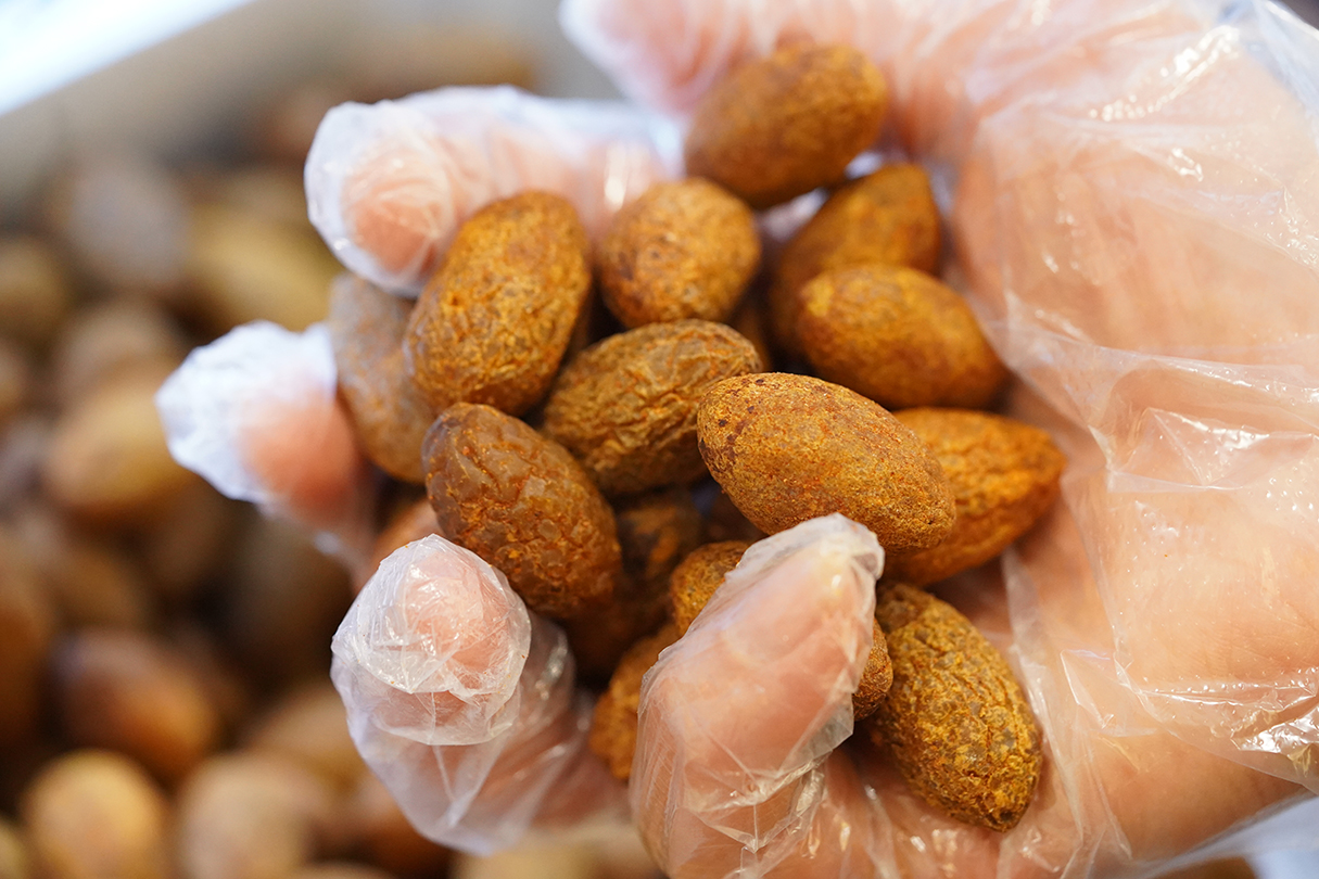 上海美食广良兴食品拷扁橄榄100g散装橄榄蜜饯果脯干果休闲零食拷扁