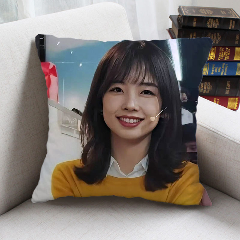 央视记者王冰冰周边同款抱枕来图定制送同学生日礼物午休床靠枕头1050