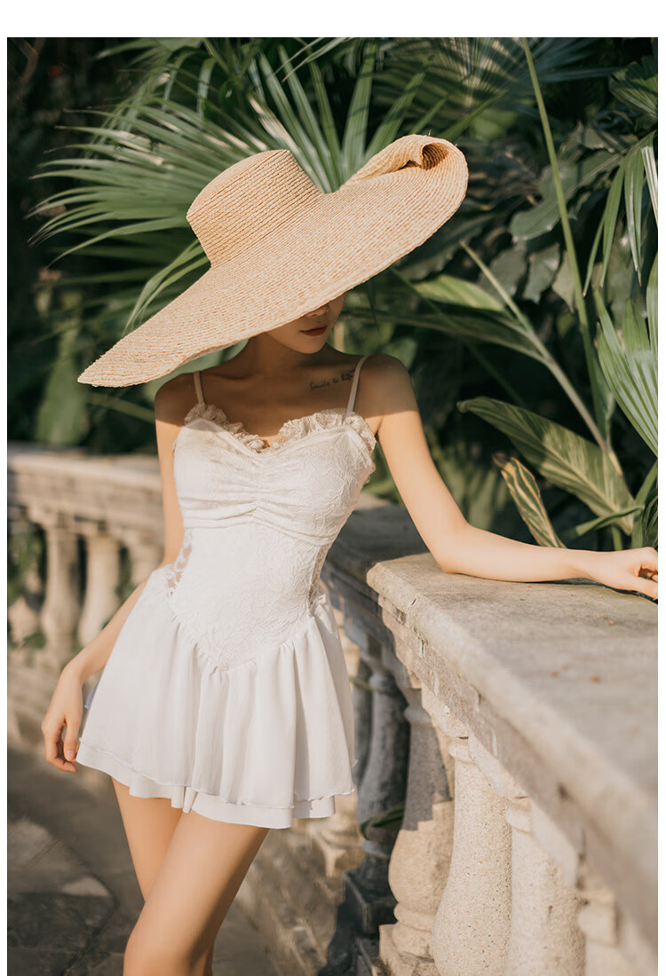 裙式连体泳衣女可爱保守显瘦遮肚超仙蕾丝吊带美背沙滩度假游泳装