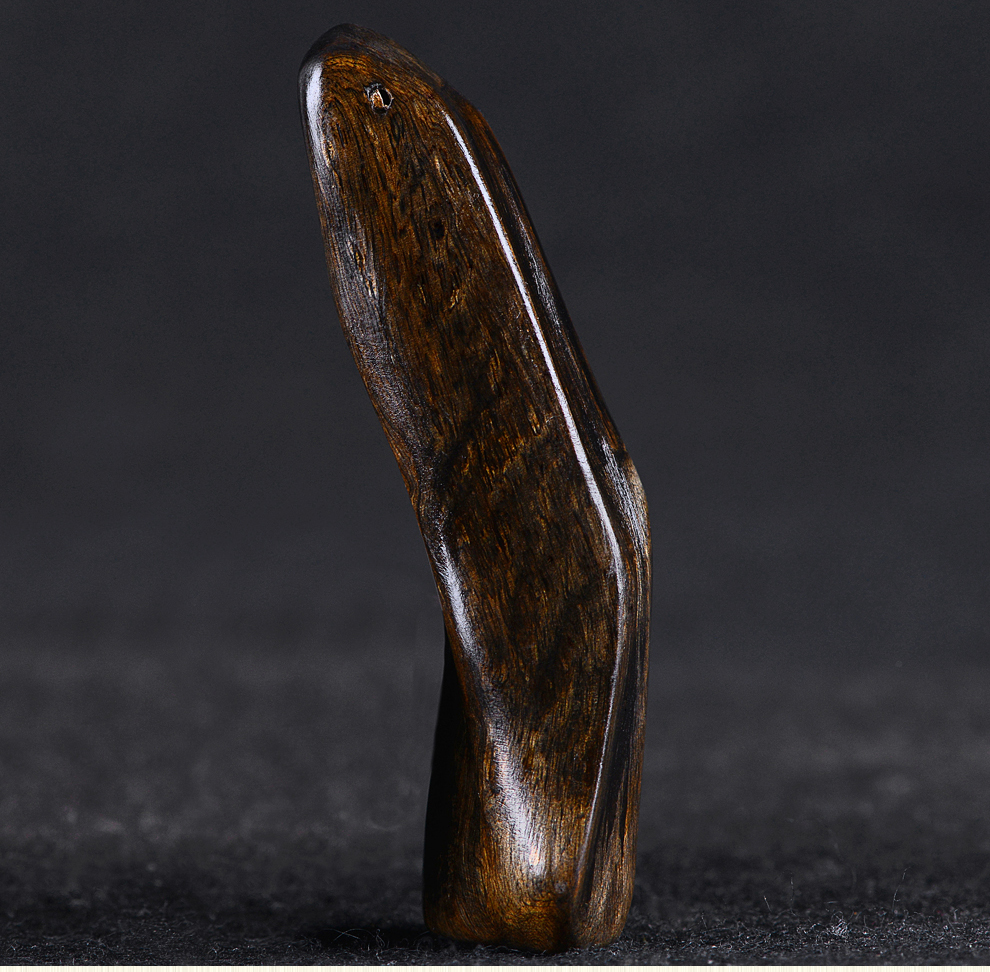 沉香木吊坠如何把玩(沉香木吊坠如何把玩好)