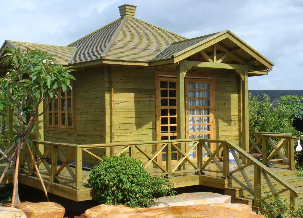 宜名家 户外木屋定制防腐木别墅农家乐小型移动庭院小木屋茅草屋房子