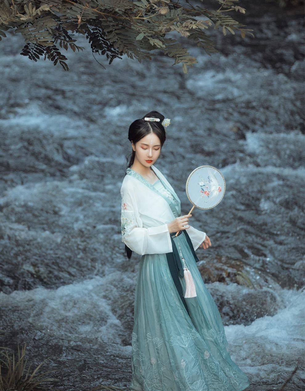 钟灵记般若齐胸襦裙对襟齐腰汉服女改良春夏秋冬装传统绿重工大摆