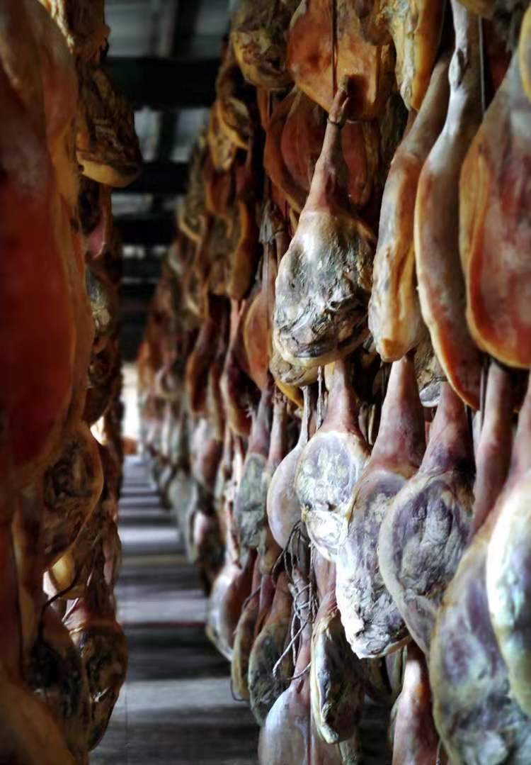 云南特产宣威整只火腿正宗老火腿整腿批发腊肉大火腿猪脚礼盒送礼