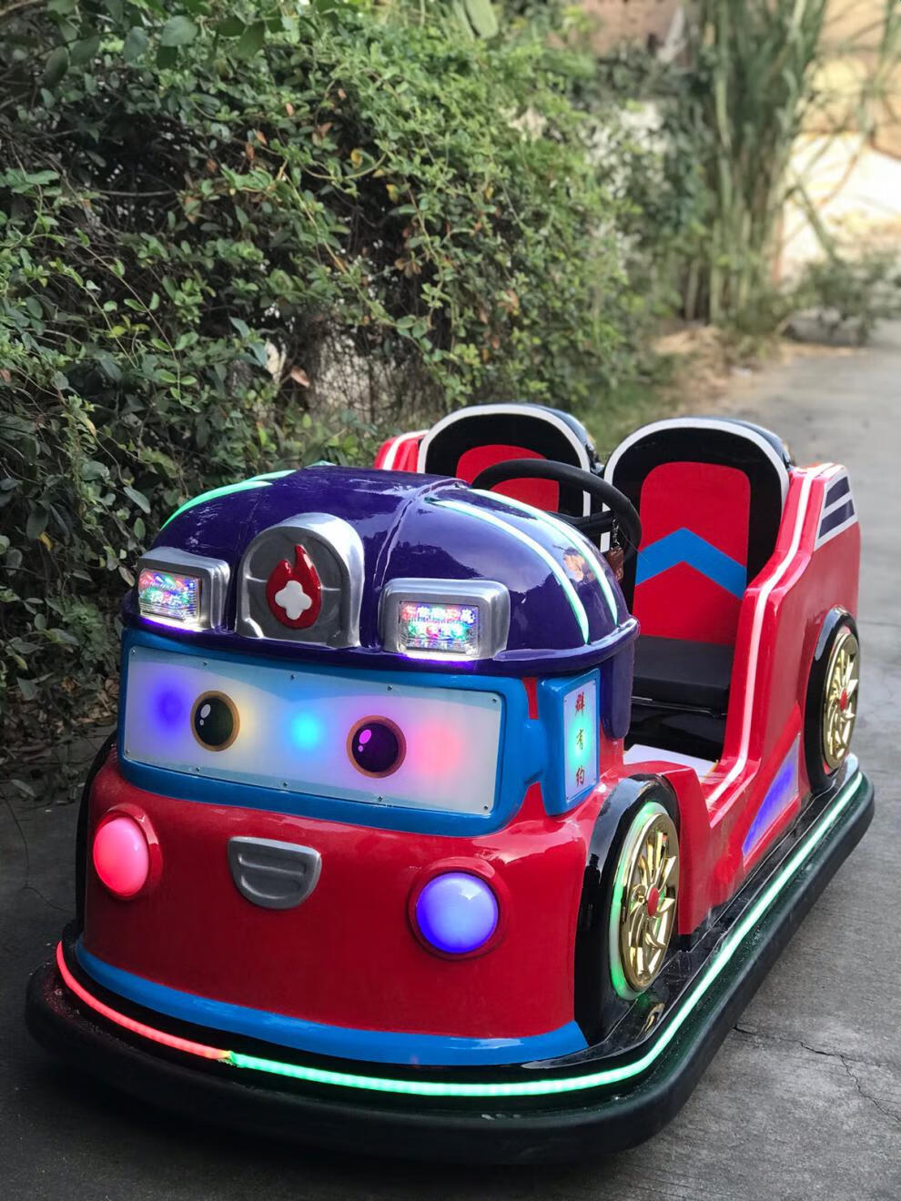 游乐场儿童电动车可坐大人2022新款发光游乐车摆摊出租亲子双人广场