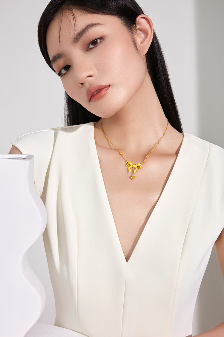 520礼物周大福完美婚嫁系列唯美蝴蝶结黄金项链爱心足金套链工费408
