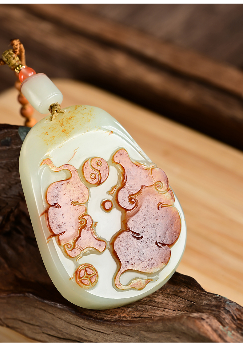 玉华情玉雕大师周成才作品和田玉扭转乾坤吊坠新疆籽料生肖牛玉坠孤品