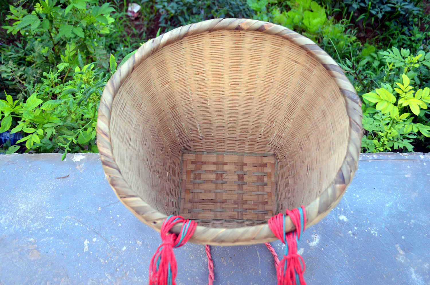 四川重庆贵州用竹背篓 竹编背篓塑料花色大人茶叶棉花采摘竹篾背篼背