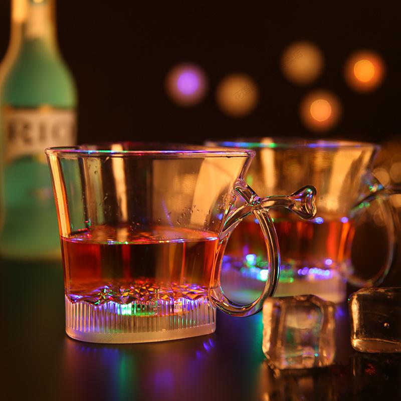发光杯子水杯女高颜值夏天葡萄美酒夜光杯亢奋遇水发光塑料杯子会闪光