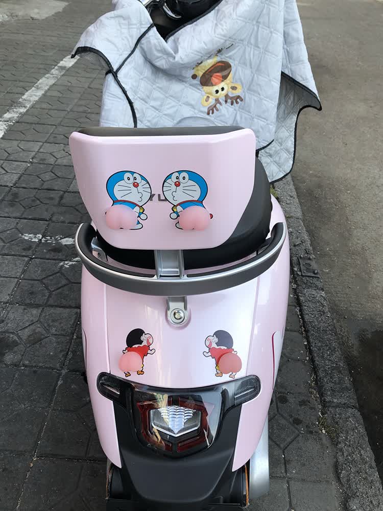 汽车摆件车载车内饰品摩托车小装饰品电动车女神款配饰电瓶小黄鸭3款