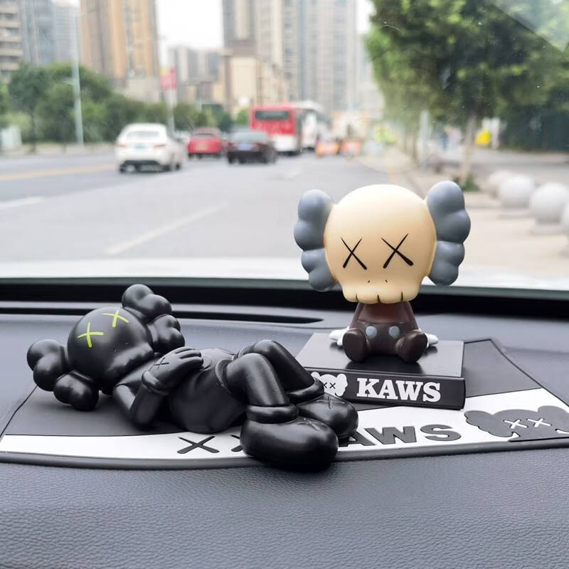 芝麻街xx眼潮流公仔kaws汽车摆件ins车内装饰用品pvc考斯创意 捂脸ka