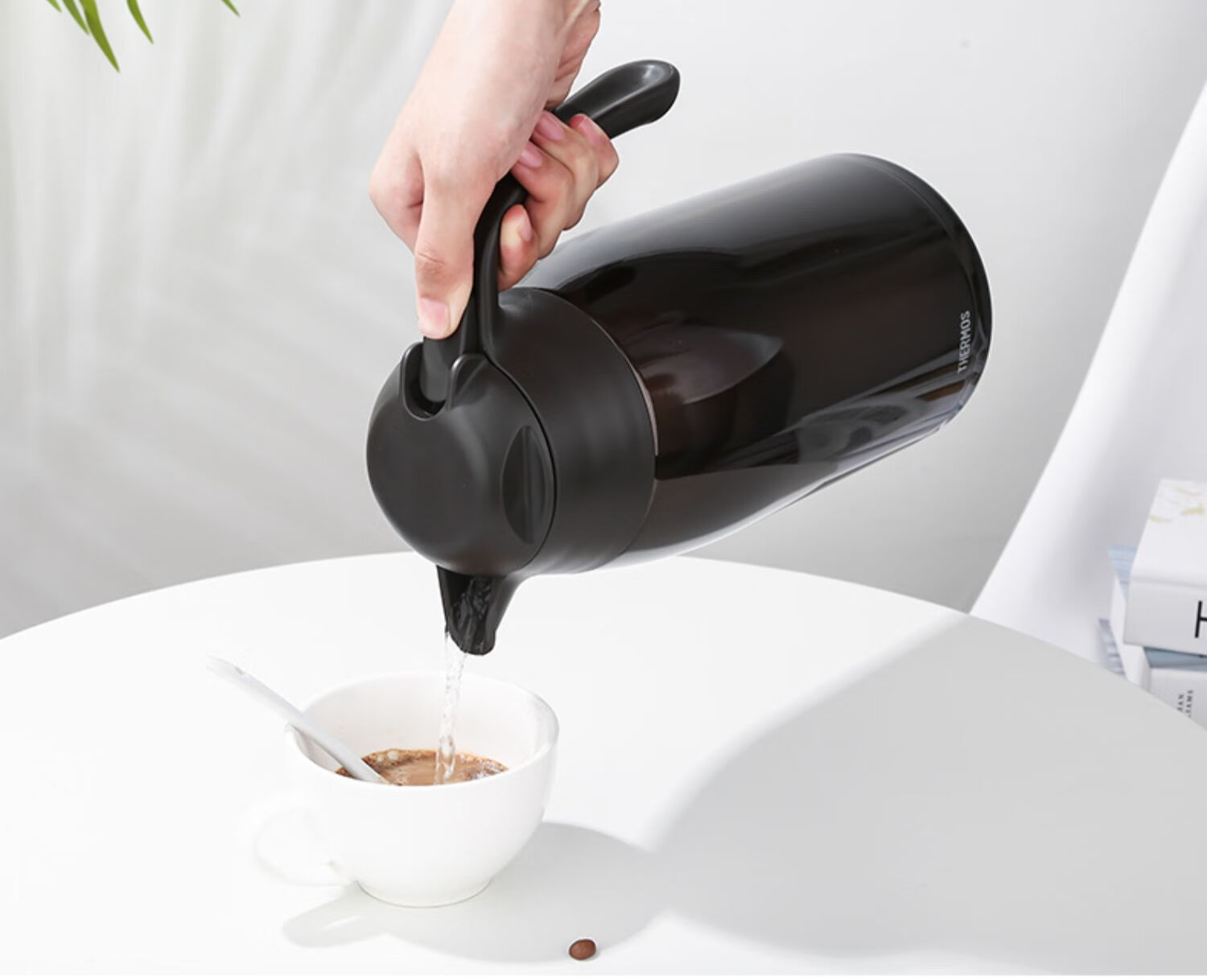 thermos) 膳魔师保温壶家用304不锈钢大容量2l热水瓶便携热水壶thx