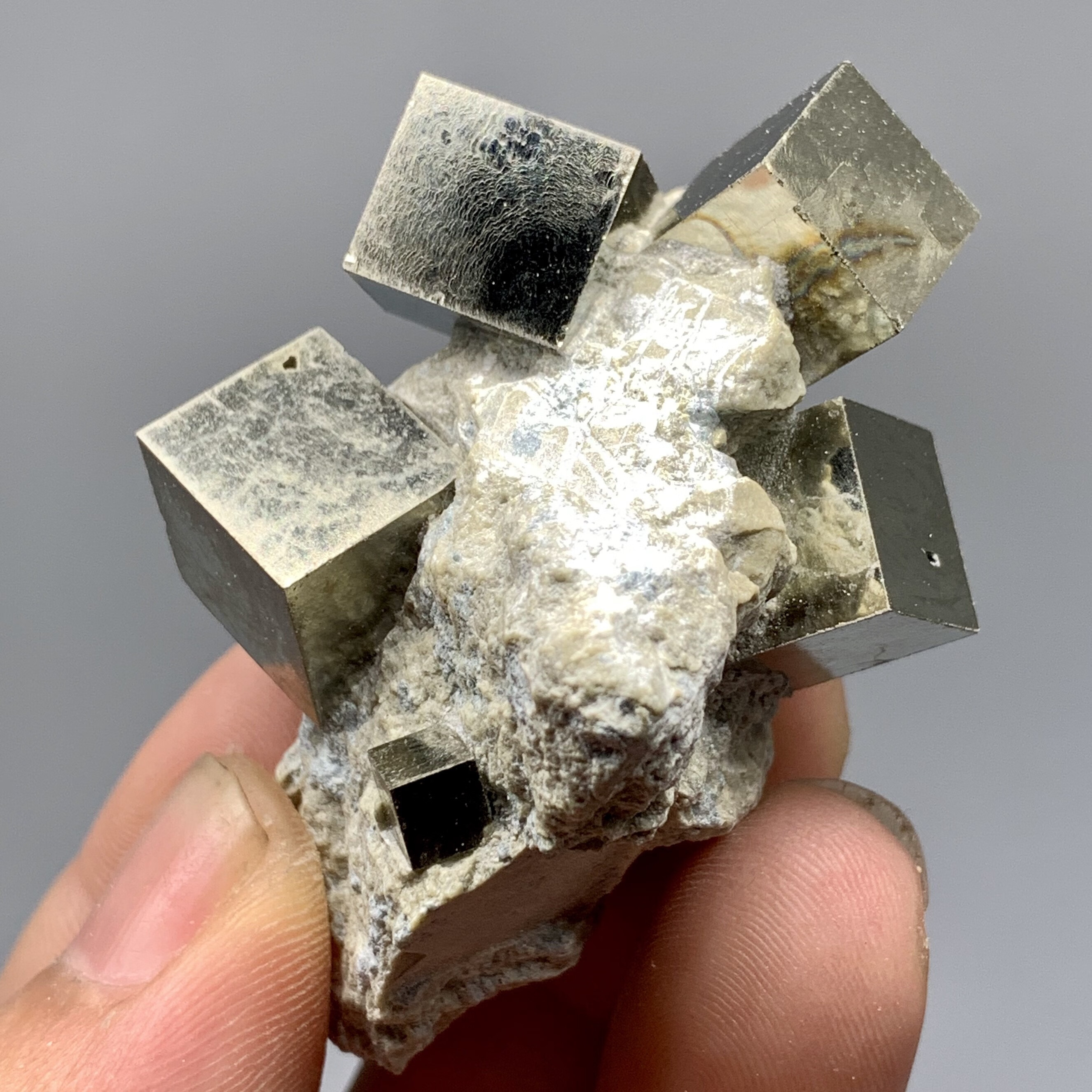 黄铁矿原石 西班牙黄铁矿立方体矿物晶体 教学标本矿石原石收藏石头