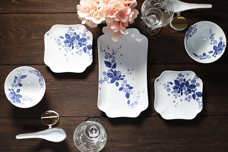 现货英国wedgwood盘子 wild strawberry靛蓝野草莓骨瓷餐盘饭碗点心盘