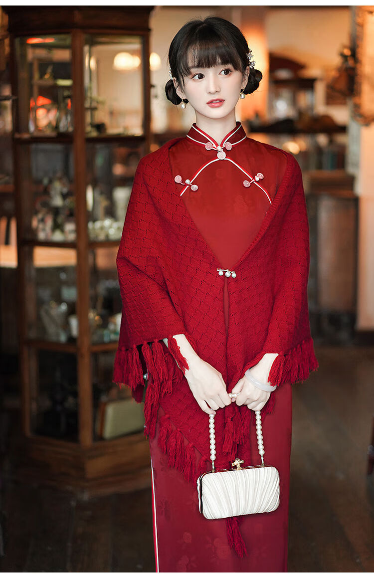 梦茜儿新品冬季保暖加厚披肩酒红旗袍披肩外搭2022少女复古高级民国风