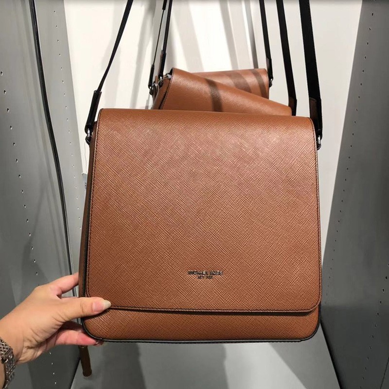 mk男包 十字纹牛皮翻盖单肩斜挎包 商务休闲公文包 棕色款【图片 价格