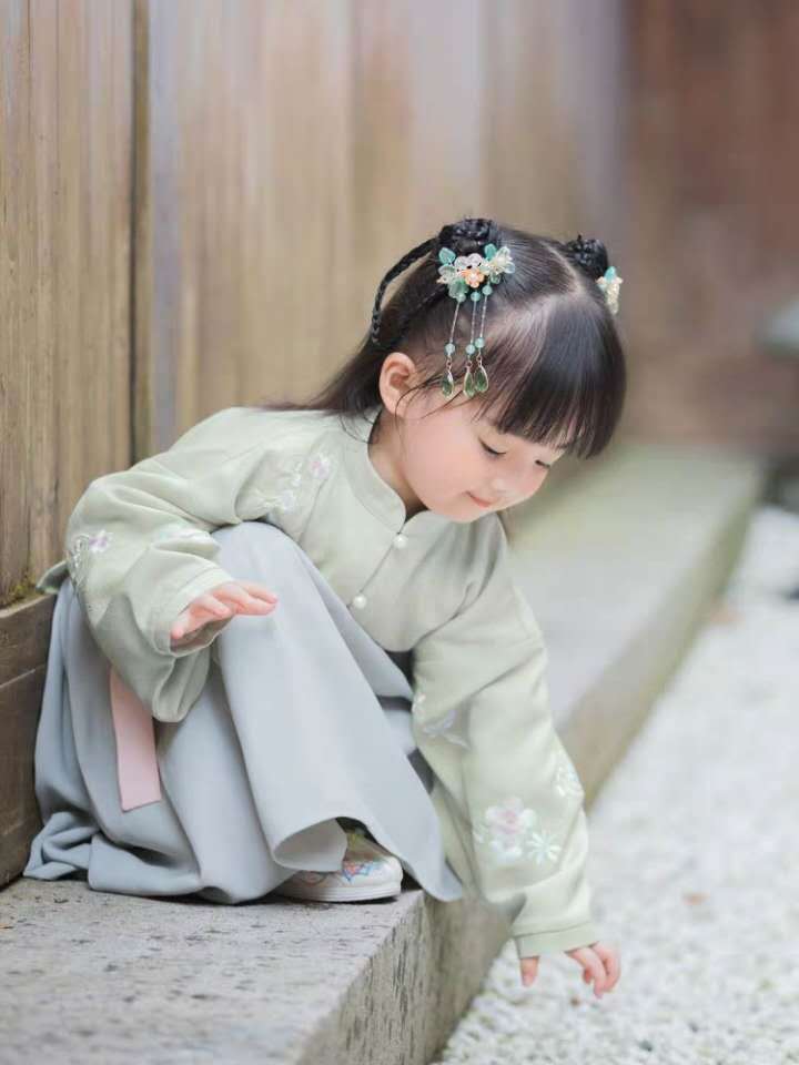 新品汉服女童唐装儿童中国风襦裙古装小女孩汉服宝宝套装秋冬 如图一