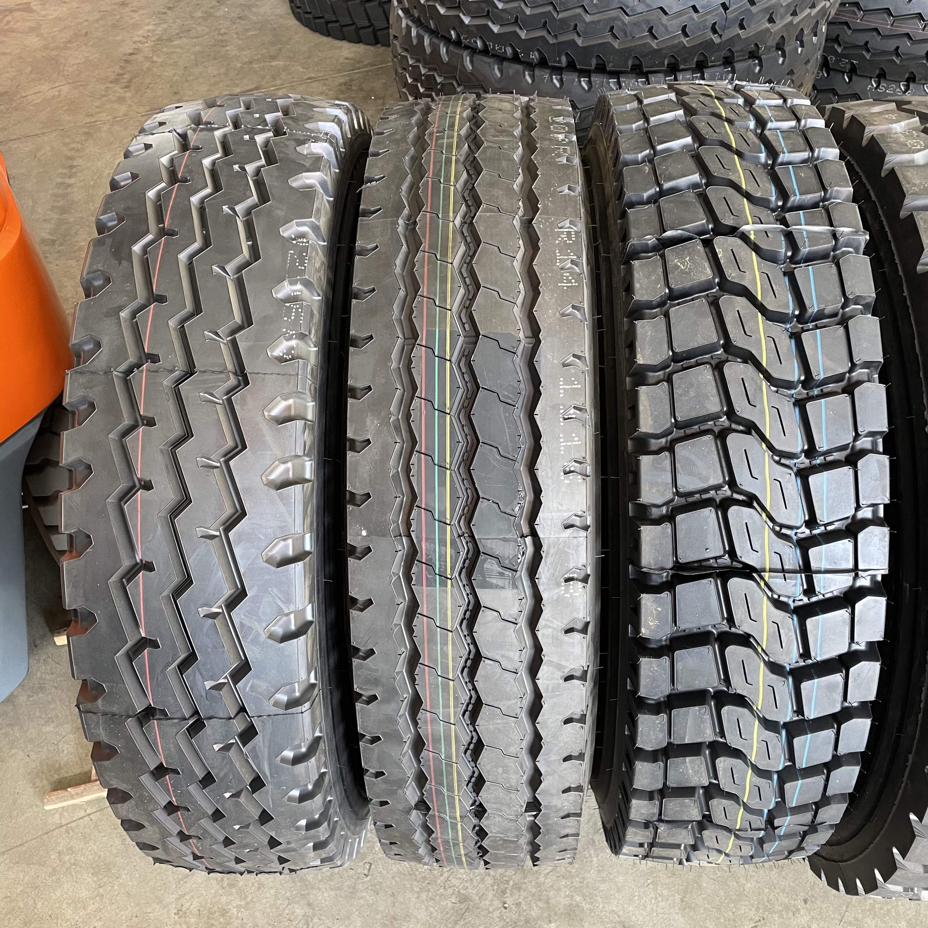 华盛经济型825 900 1000 1100 1200 r20 钢丝载重货车渣土车轮胎 9.