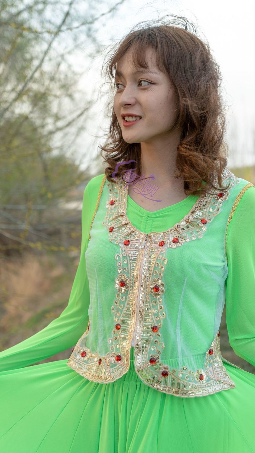 中年妇女跳舞穿的半身大摆长裙新疆维吾尔族表演服舞蹈服装舞台广场舞