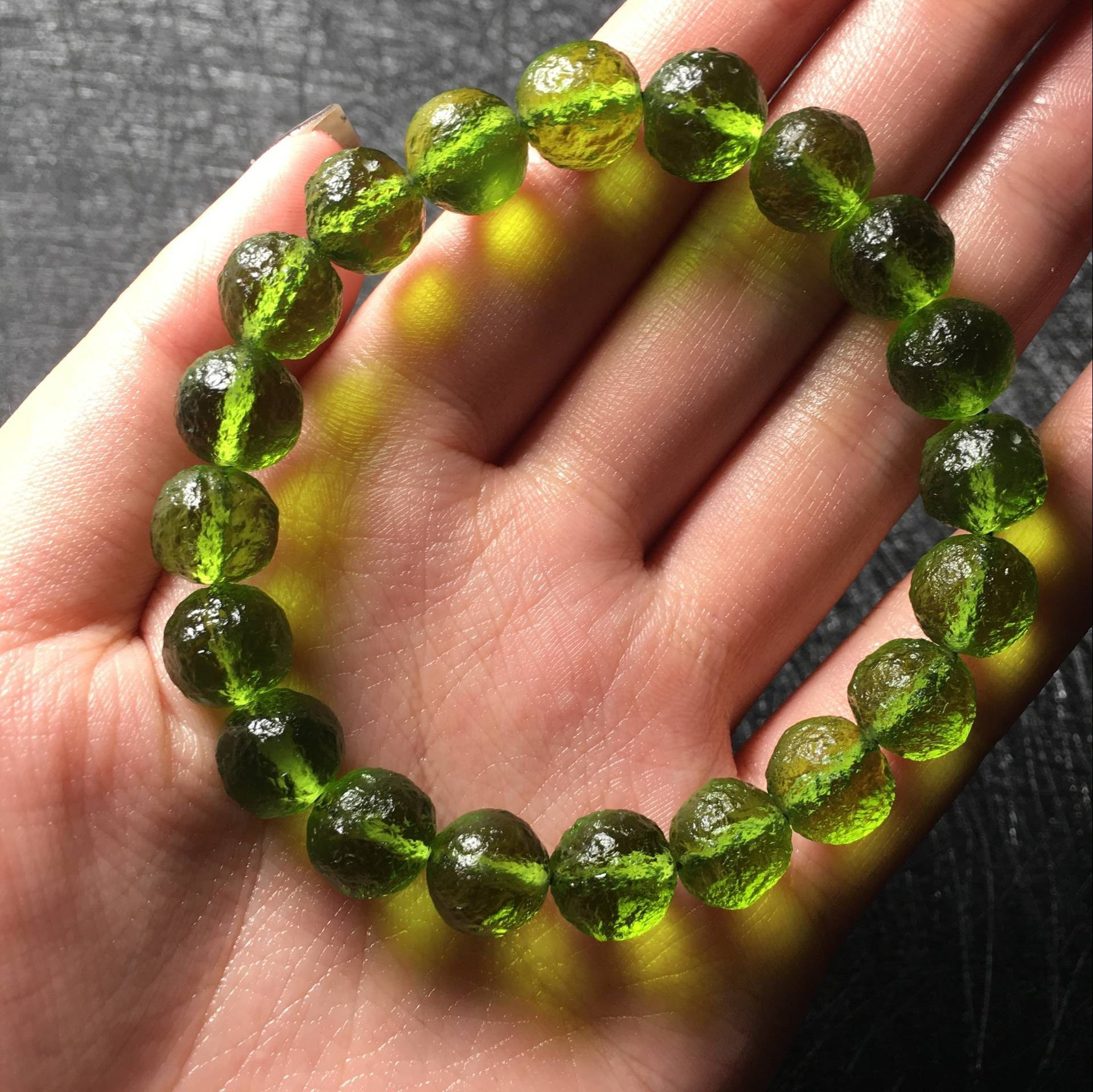 捷克绿陨石随行手串 玻璃陨石手链能量石 消除忧郁症聚财 9mm