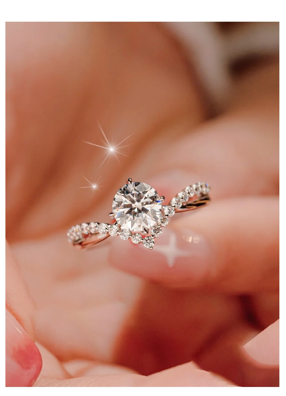 为爱加冕莫桑石钻戒仿真钻石假戒指女订婚求婚结婚戒对戒闭口 为爱