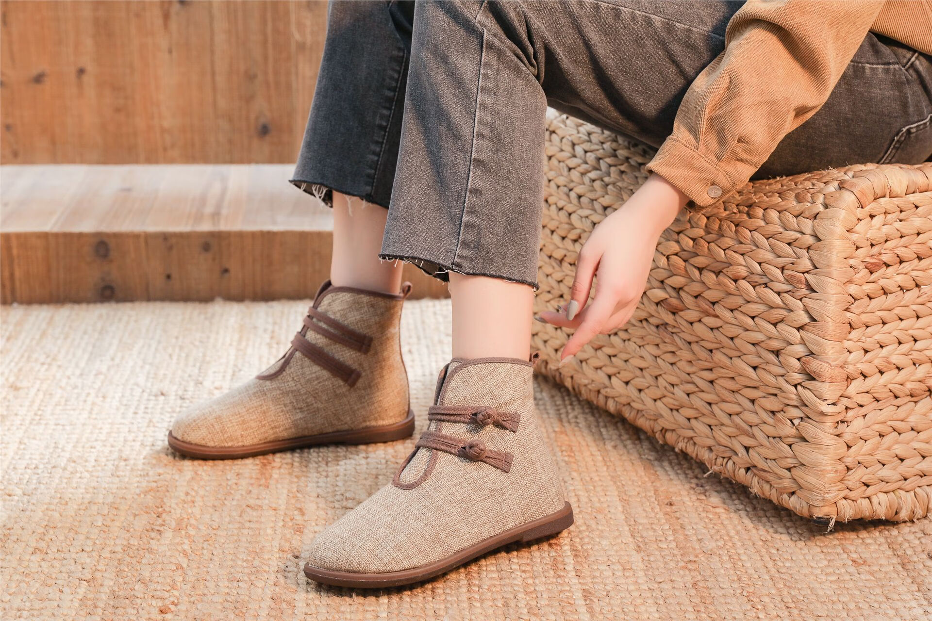 jchi 复古绣花鞋冬季时尚加绒中国风老北京布靴子女短靴保暖平底防滑