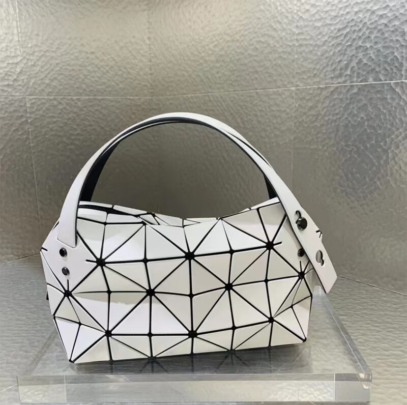 日本直邮issey miyake/三宅一生9月新款手提包波士顿腋下包饺子包 奶