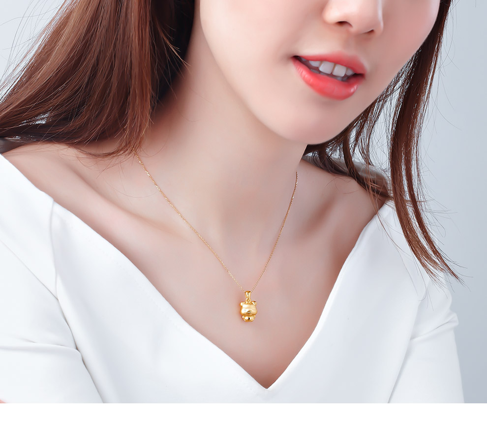 周百福黄金吊坠生肖黄金猪项链儿童本命年小金猪女款足金猪宝宝挂坠