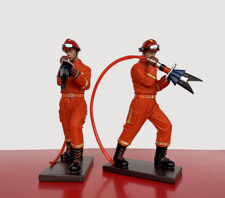 消防员蓝朋友桌面摆件火警救援雕塑灭火员公仔玩偶模型 黑色服 高20