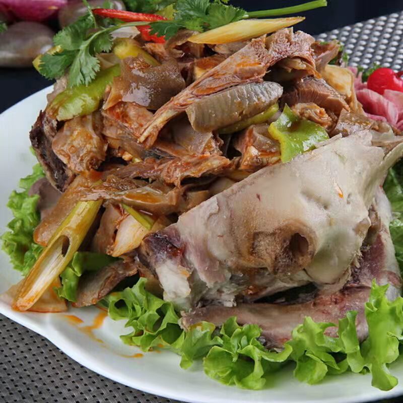 羊头整只生新鲜带皮羊头肉鲜羊脸肉山羊头羊蹄羊杂商用批发 整个带皮