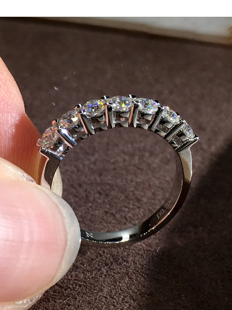 仁尼 莫桑石排钻戒指女叠戴简约尾戒情侣银镀铂金求婚结婚表白戒指送