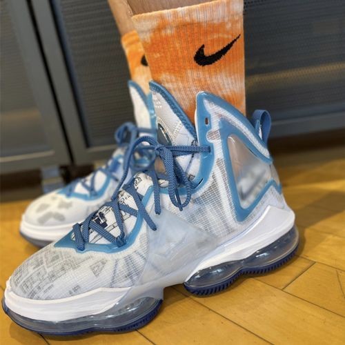 詹姆斯19代户外实战篮球鞋中高帮气垫鞋灰银大灌篮lebron19代战靴