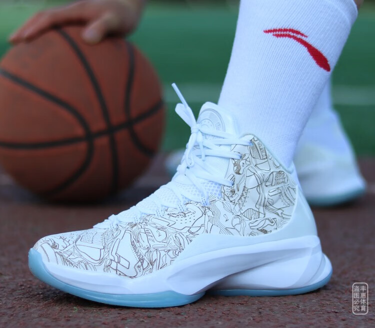 李宁驭帅10代镭射篮球鞋男高帮比赛战靴珀之心十周年版abak023 白色