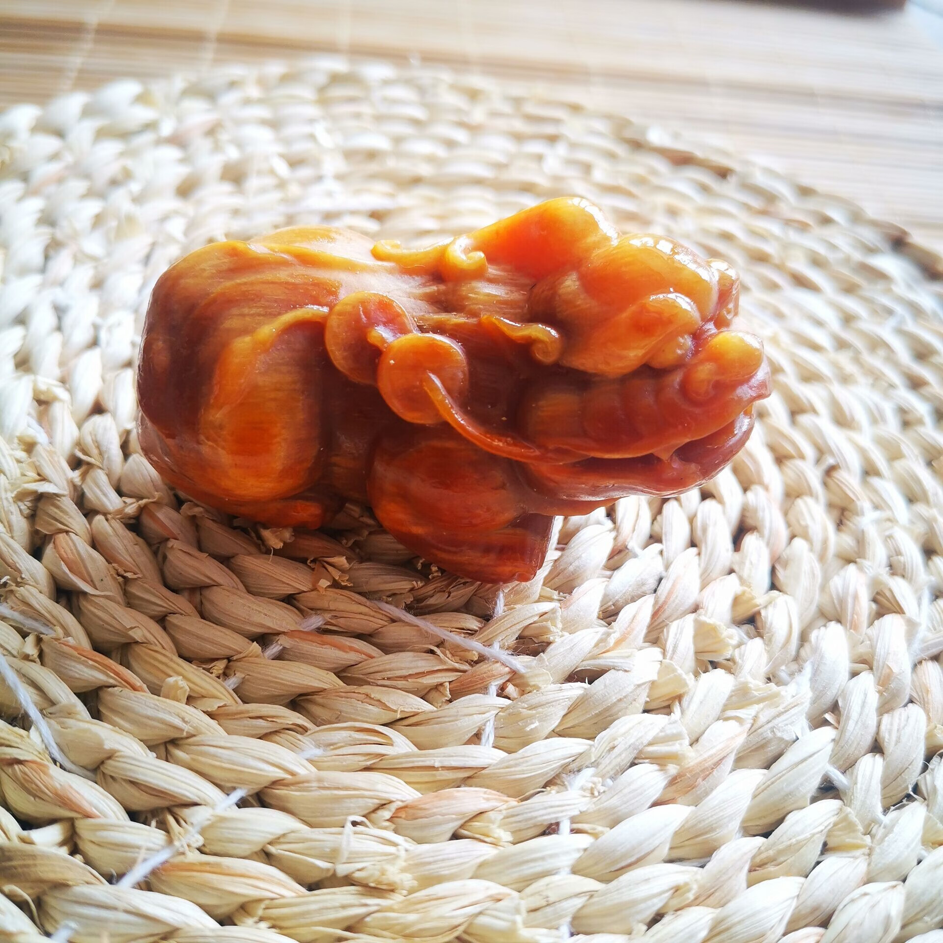 {潘家园捡漏}顶妃 长白山琥珀木顺风 松明子满油全透手把件 东北沉香